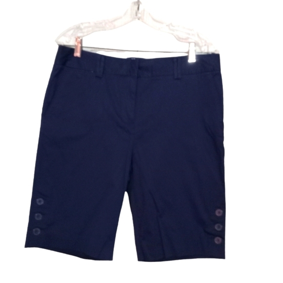 ✨Bogo FREE✨ Izod Blue Bermuda Shorts w Button Detail Sz 8 - Picture 1 of 5